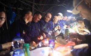 Foto: Fadil Novalić na iftaru sa rudarima / Federalni premijer u posjeti RMU Banovići